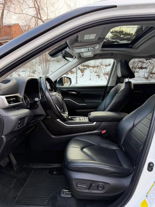 Used 2022 Toyota Highlander XLE image 35