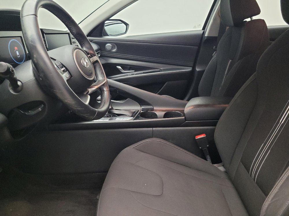 Used 2021 Hyundai Elantra SEL w/ Convenience + Premium Package image 17