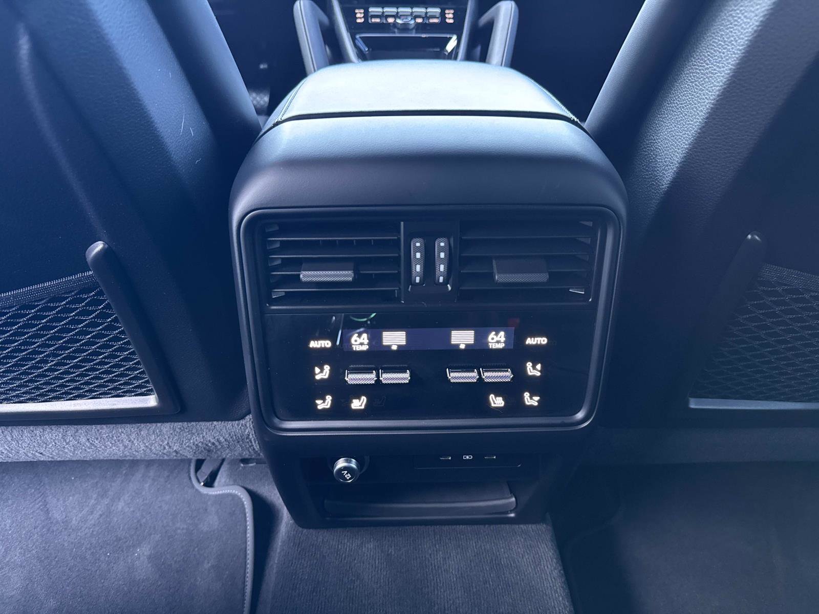 Used 2024 Porsche Cayenne Coupe image 17