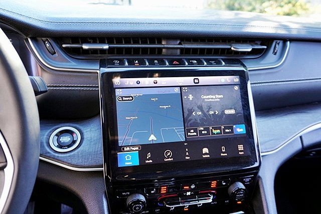 Used 2023 Jeep Grand Cherokee Limited w/ Trailer Tow Prep Group (B) image 24