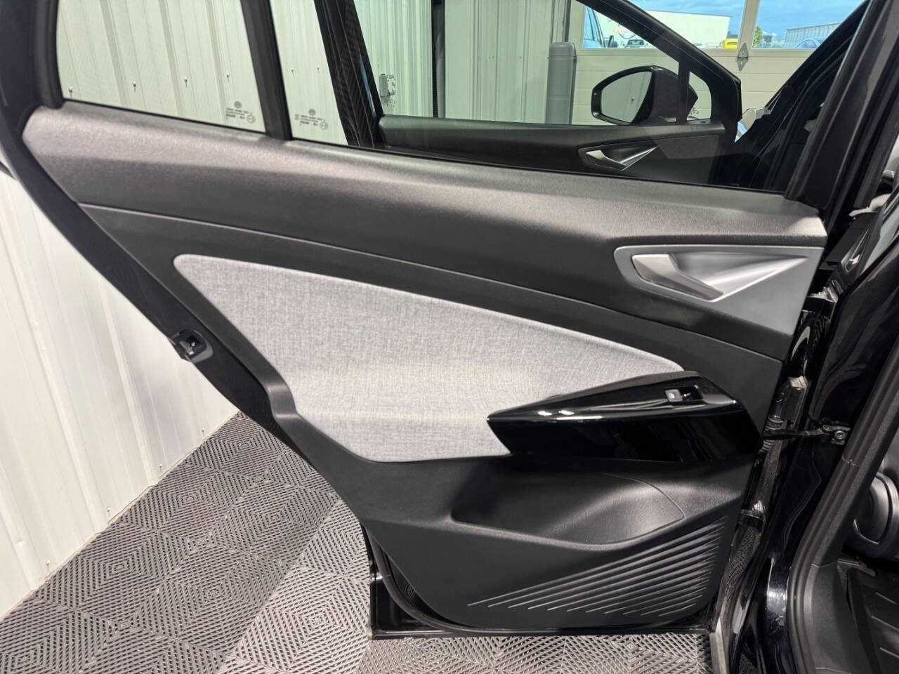 Used 2023 Volkswagen ID.4 S image 11