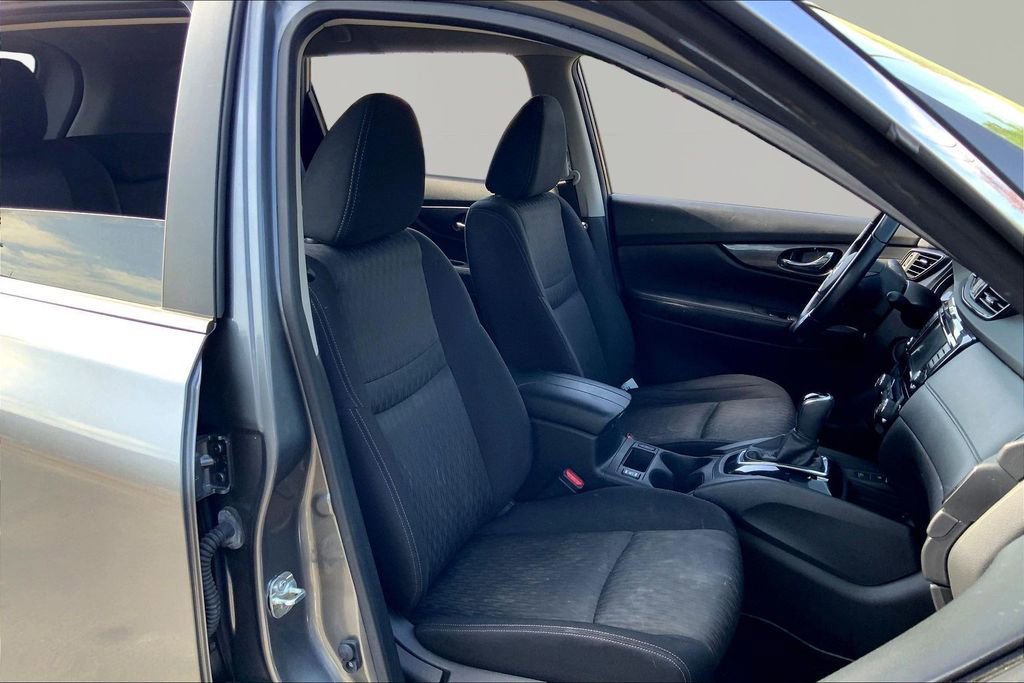 Used 2020 Nissan Rogue SV w/ Premium Package image 19