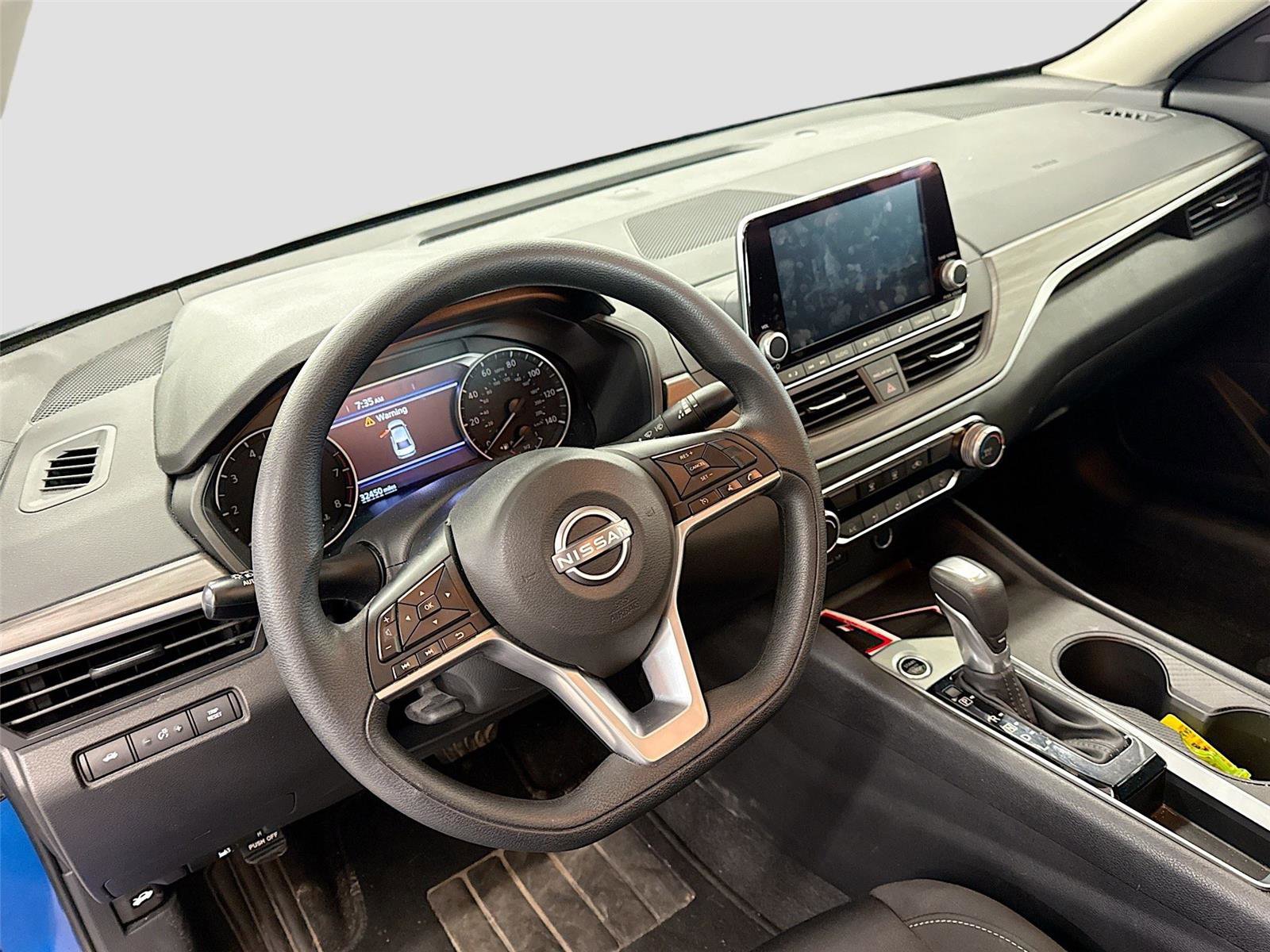 Used 2025 Nissan Altima 2.5 SV FWD image 3