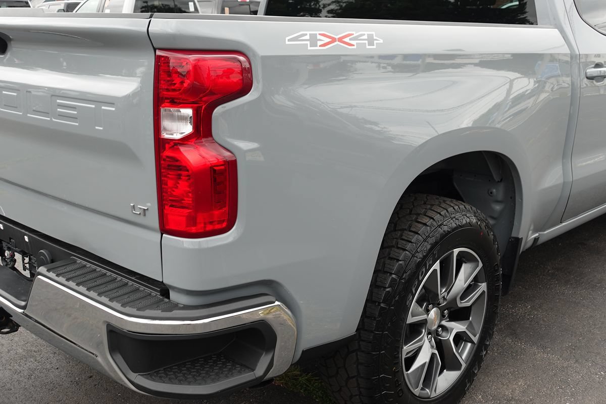 Used 2024 Chevrolet Silverado 1500 LT AWD/4WD image 10