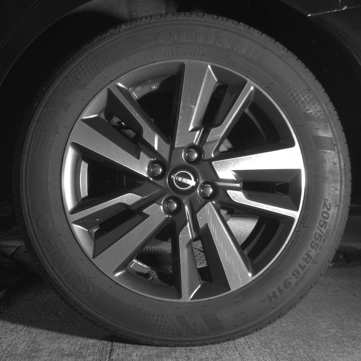 Used 2025 Nissan Versa SV FWD image 13