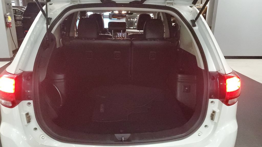 Used 2018 Mitsubishi Outlander GT AWD/4WD image 11