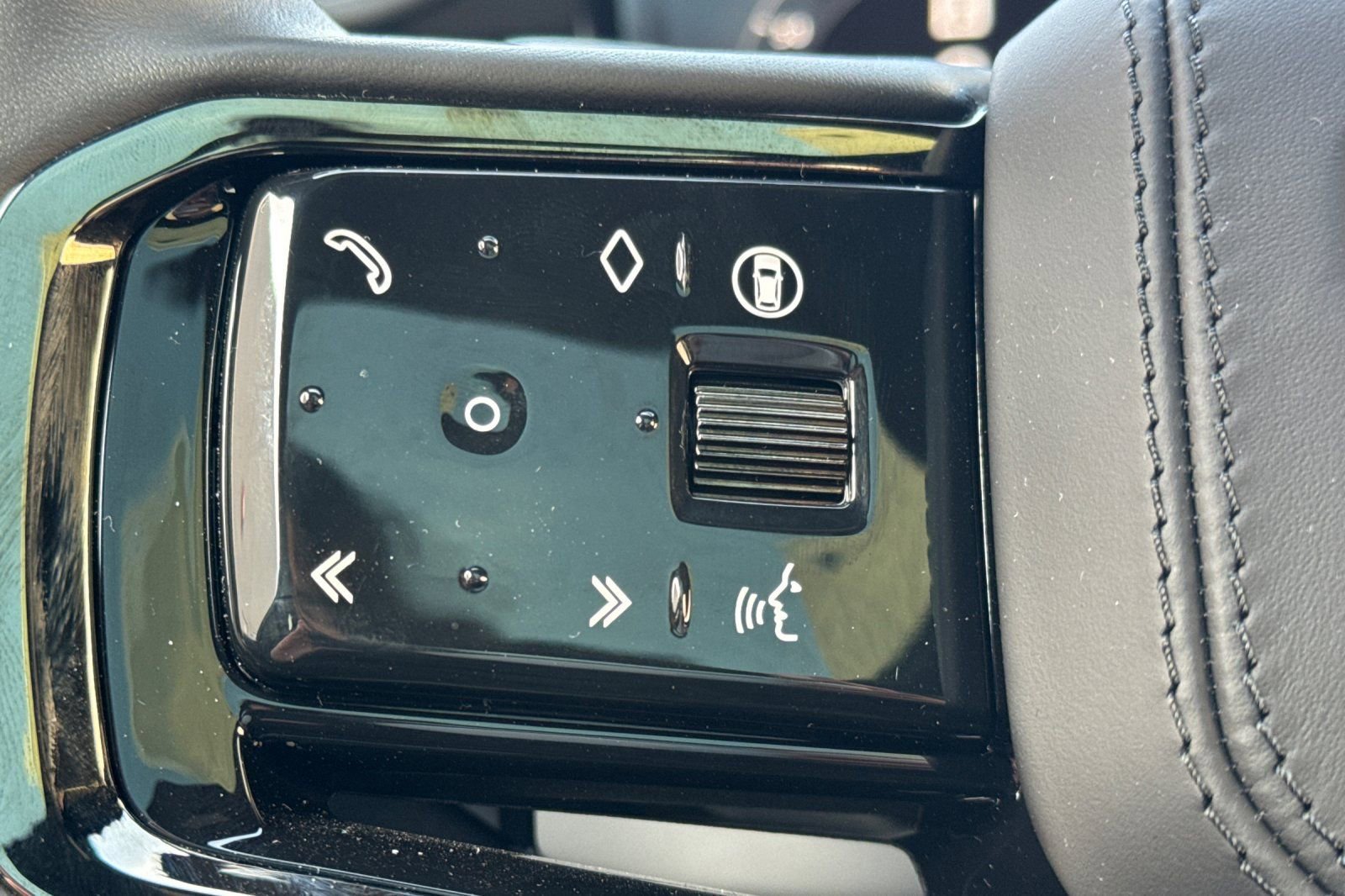 Used 2025 Land Rover Range Rover Sport SV Edition Two image 27