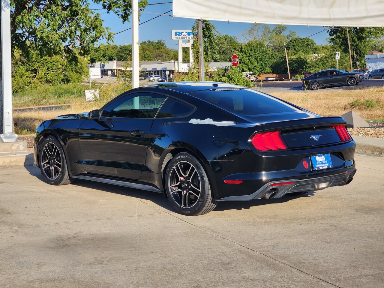 Used 2020 Ford Mustang Premium RWD image 7