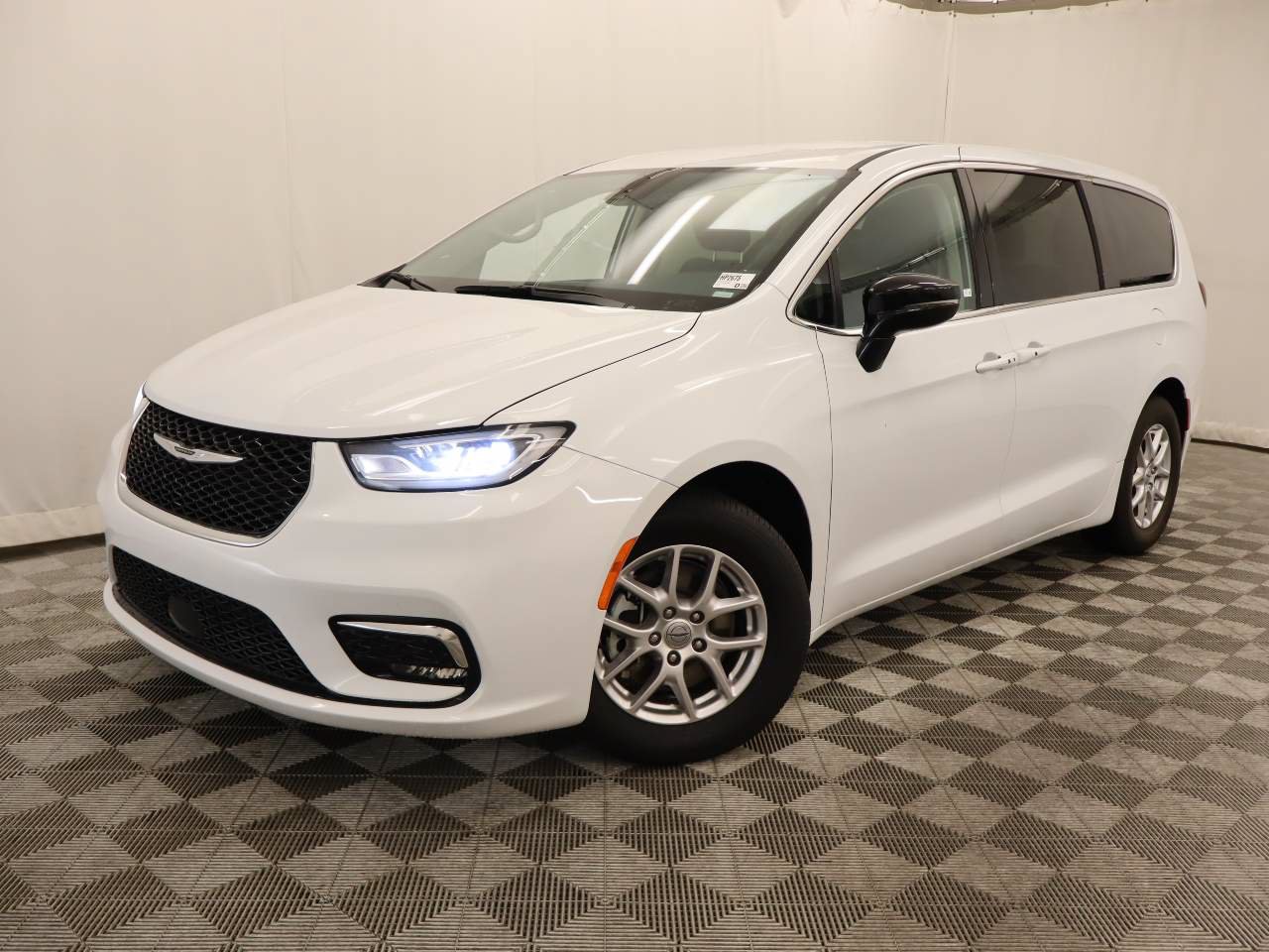 Used 2024 Chrysler Pacifica Touring-L