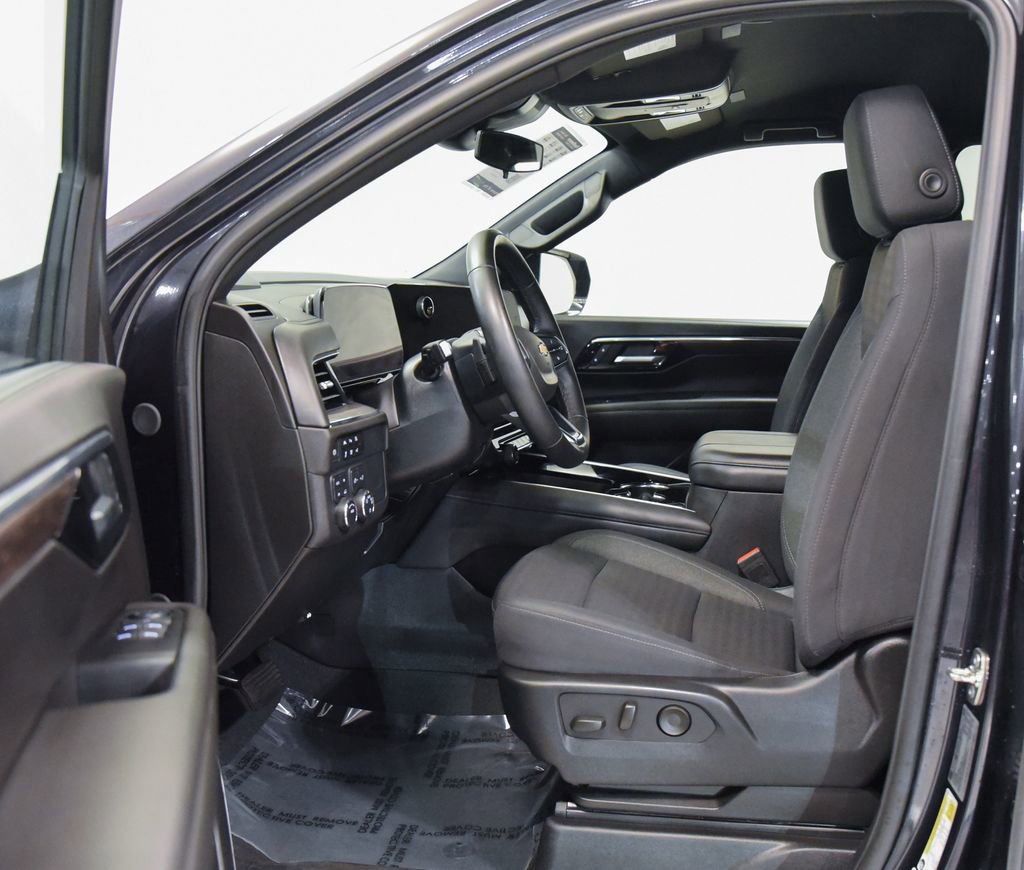 Used 2025 Chevrolet Suburban LS AWD/4WD image 2