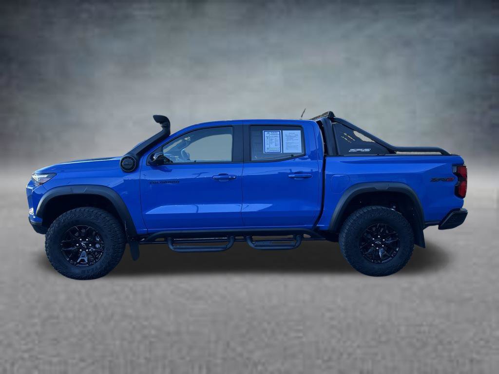 Used 2025 Chevrolet Colorado ZR2 w/ Midnight Edition AWD/4WD image 2