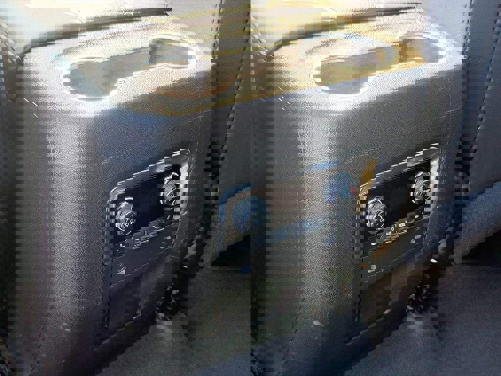 Used 2021 Chevrolet Suburban Premier w/ Premium Package image 17