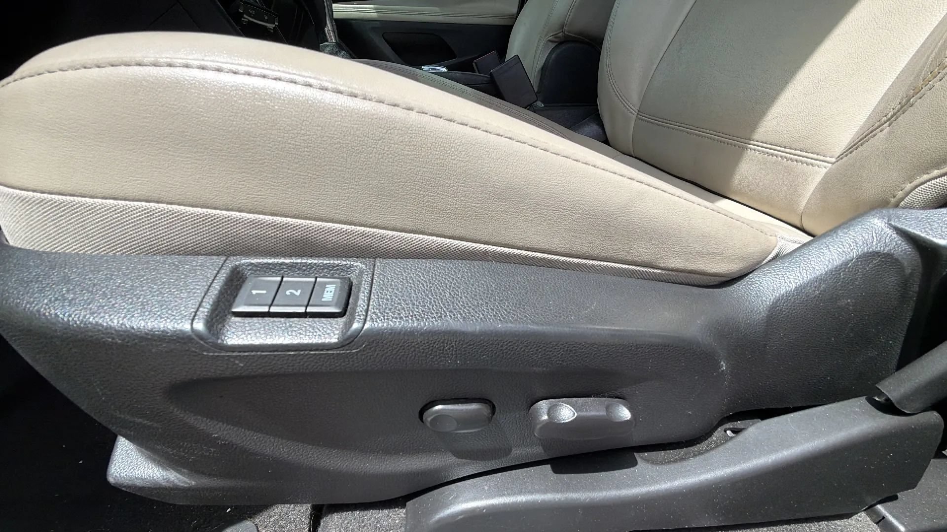 Used 2017 Buick Encore Essence FWD image 13