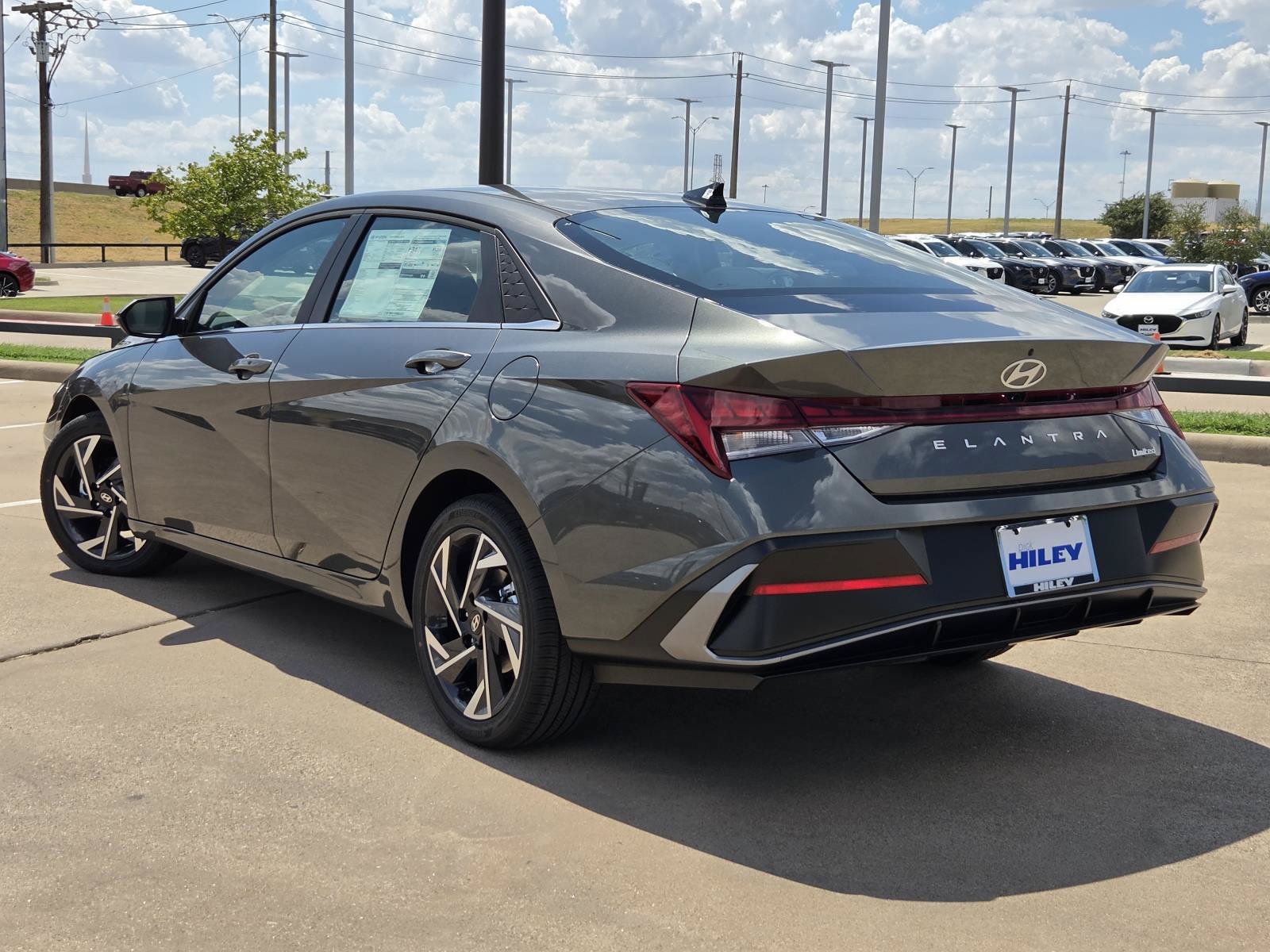 New 2026 Hyundai Elantra Limited FWD image 3