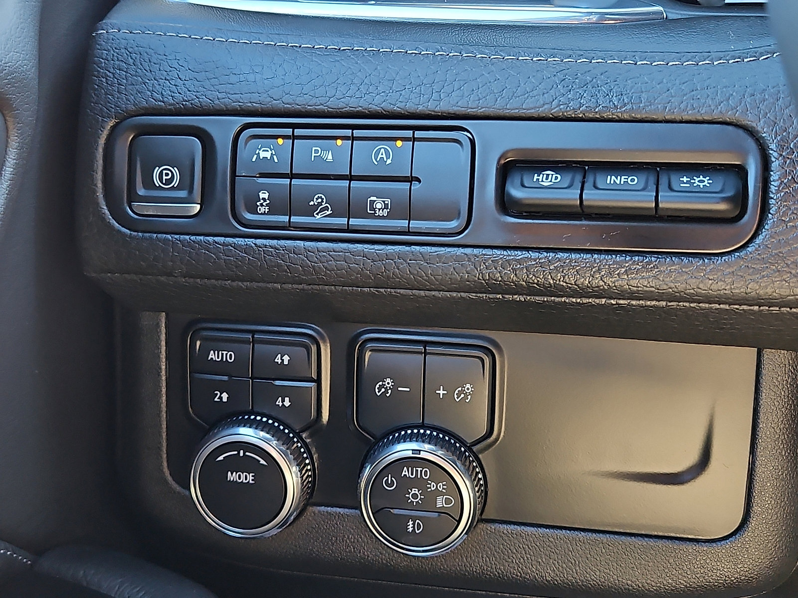 Certified 2023 GMC Yukon XL Denali image 26