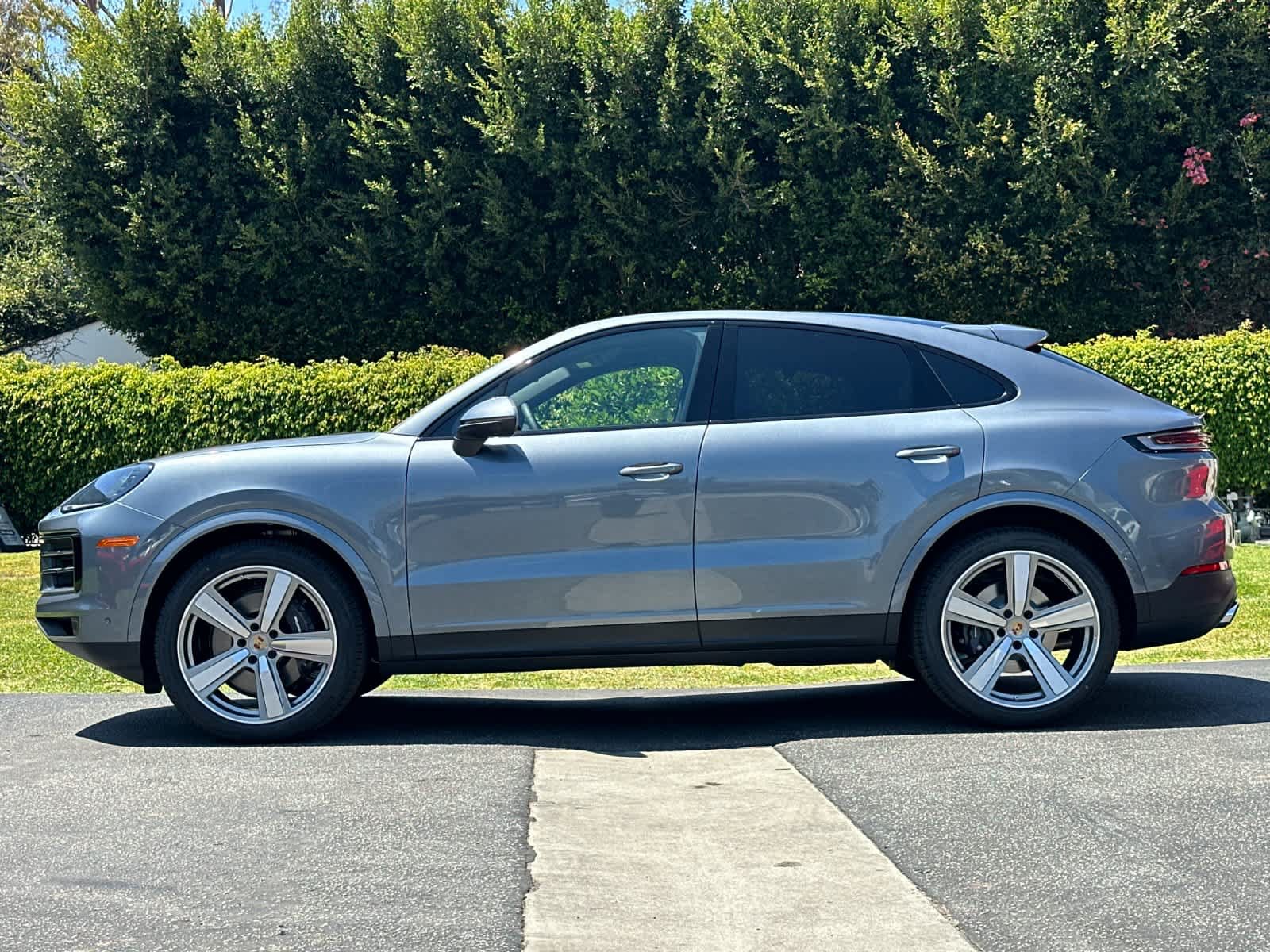 New 2026 Porsche Cayenne Coupe AWD/4WD image 2