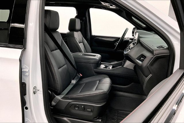 Used 2024 Chevrolet Suburban RST w/ Luxury Package AWD/4WD image 8