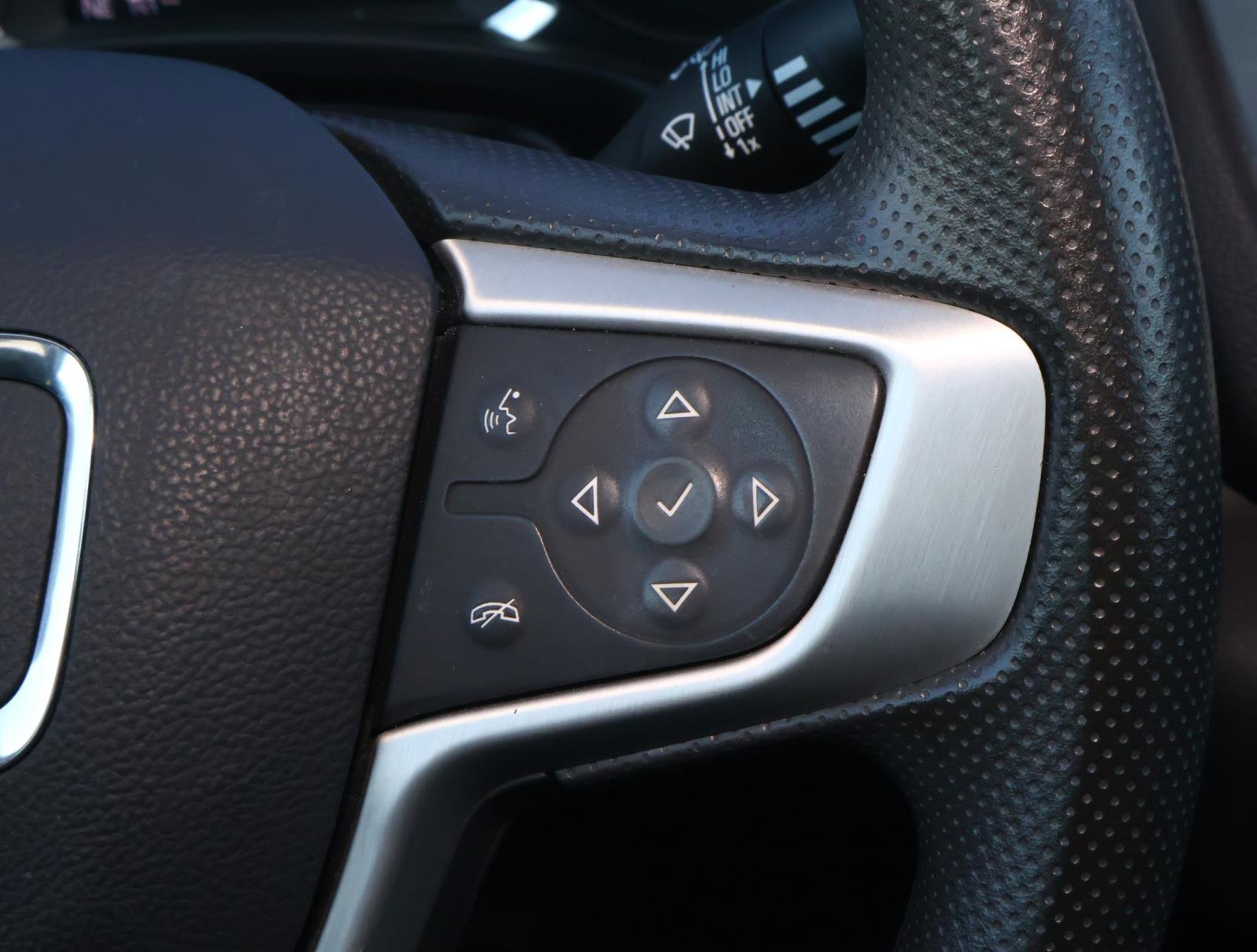 Used 2023 GMC Terrain SLE w/ Driver Convenience Package image 24