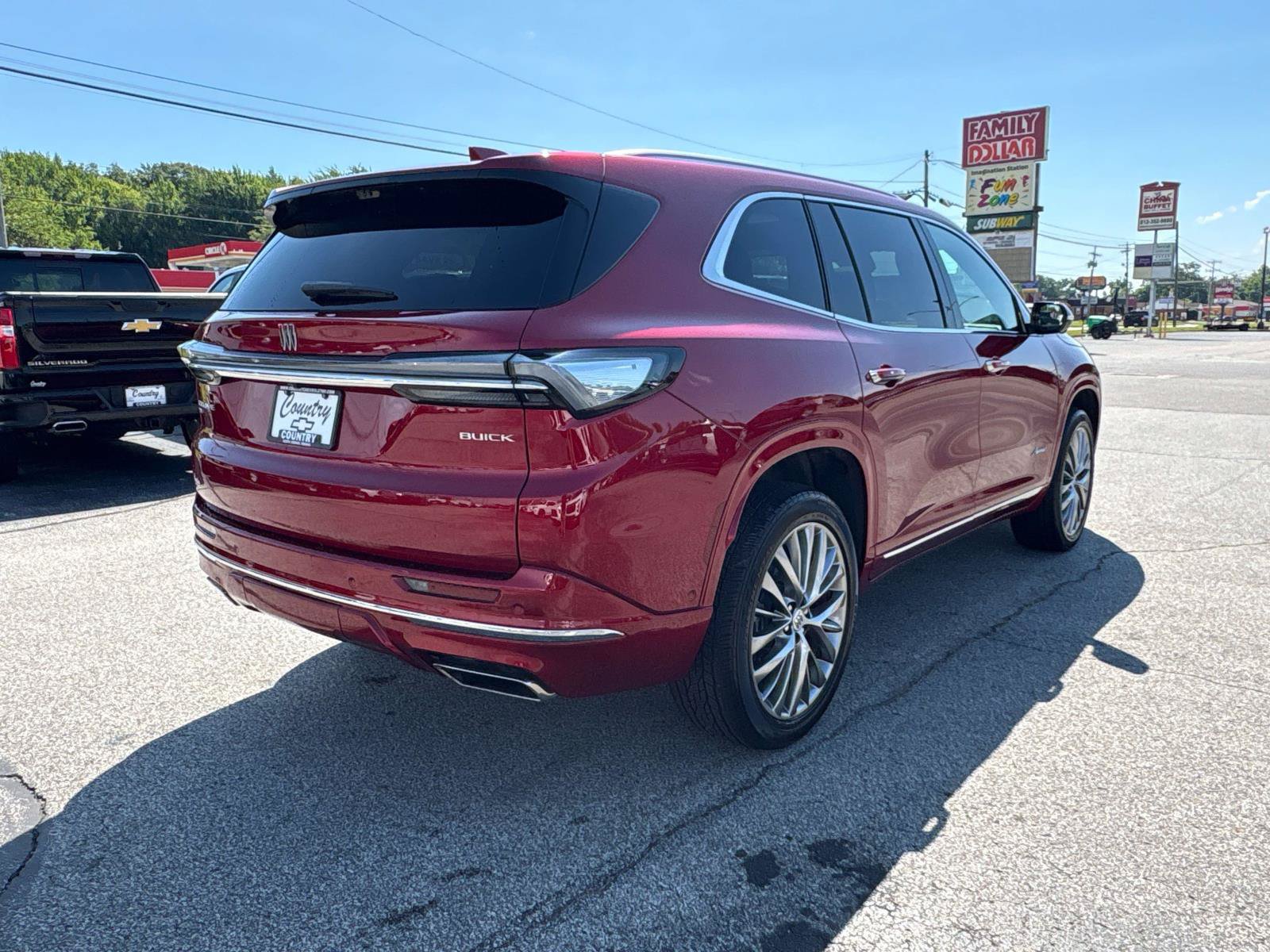 Used 2025 Buick Enclave Avenir w/ Super Cruise Package AWD/4WD image 6