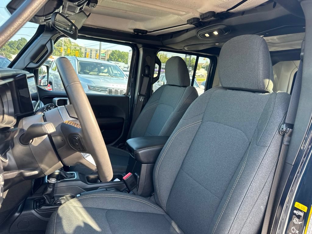 Used 2025 Jeep Wrangler Unlimited Sahara AWD/4WD image 12
