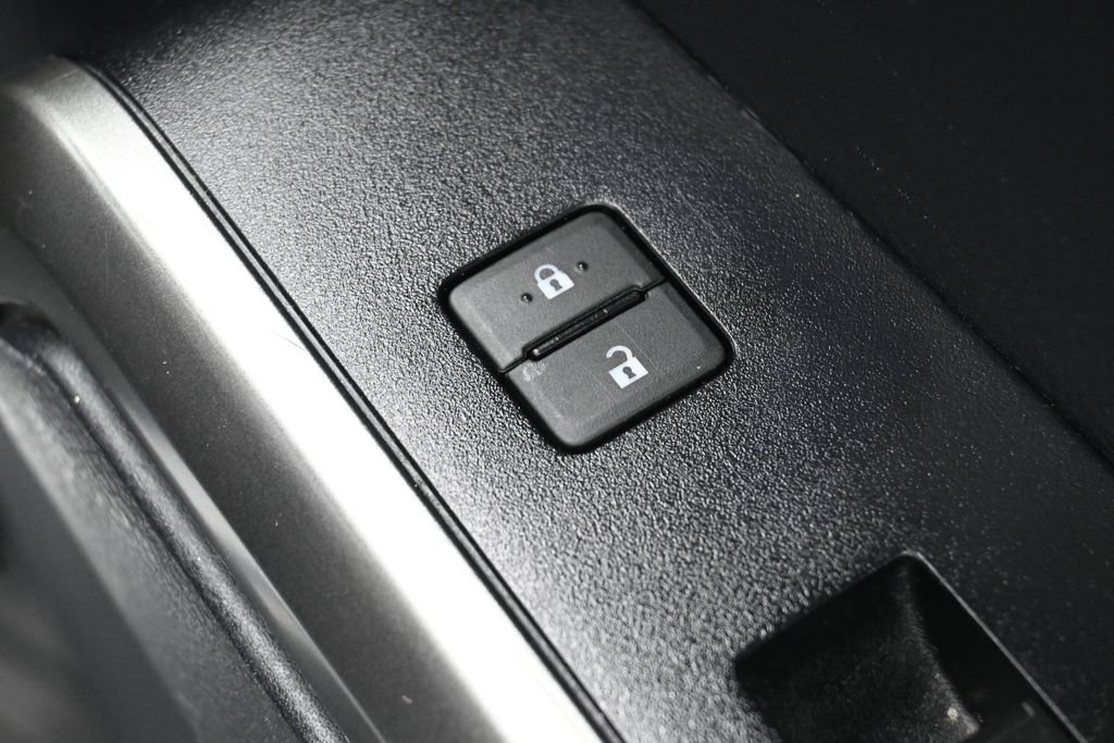 Used 2020 Toyota Tacoma SR5 RWD image 31