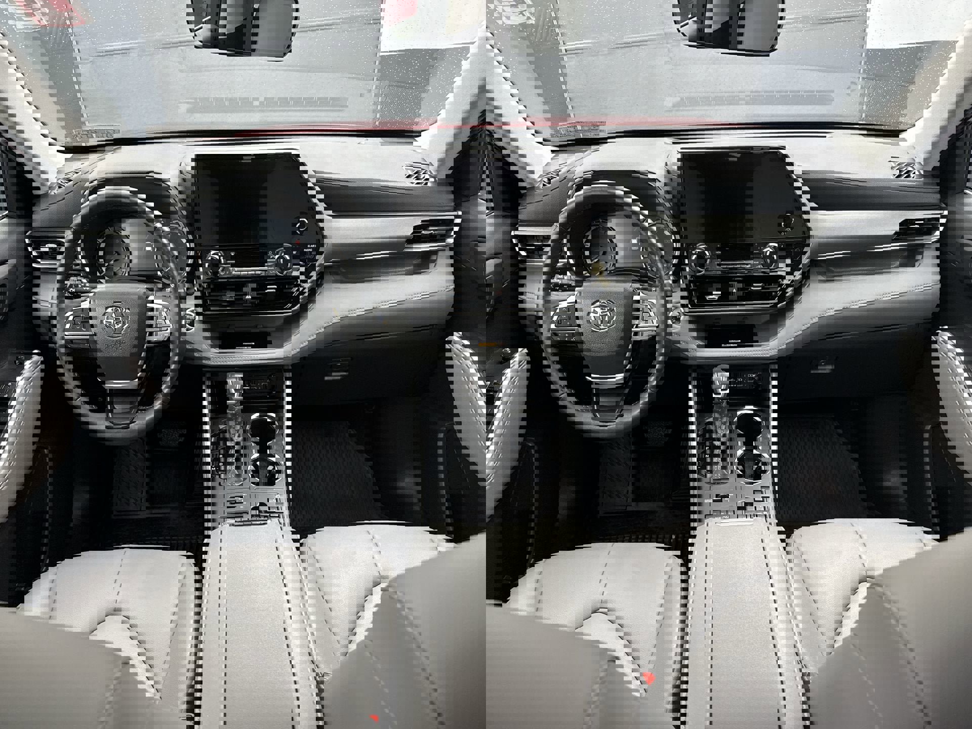 Used 2024 Toyota Highlander XLE image 23