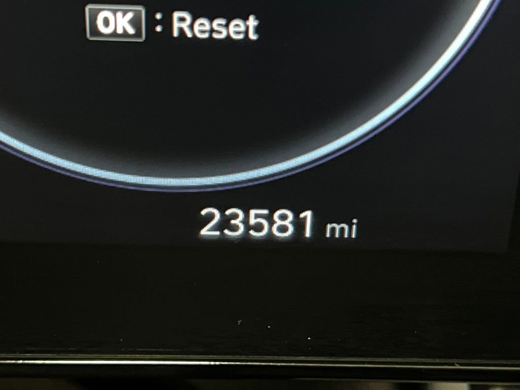 Used 2023 Hyundai Elantra Limited image 18