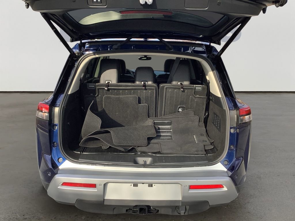 Used 2024 Nissan Pathfinder Platinum w/ Cargo Package image 14