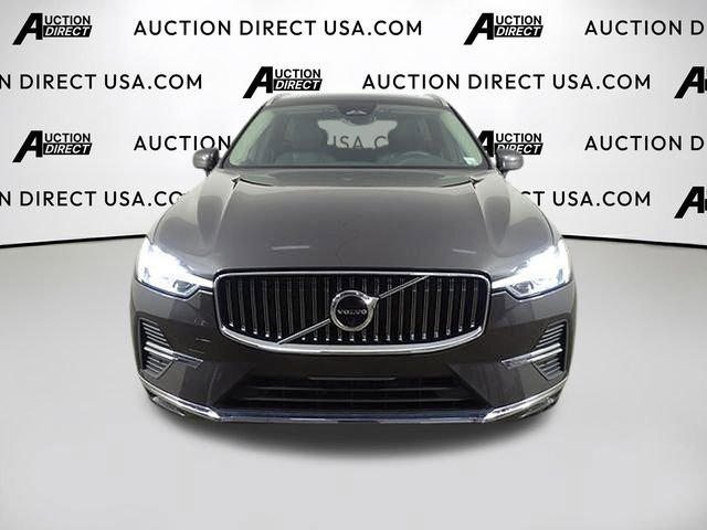 Used 2023 Volvo XC60 B5 Plus image 3