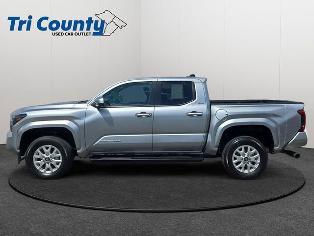 Used 2025 Toyota Tacoma SR5 AWD/4WD image 5