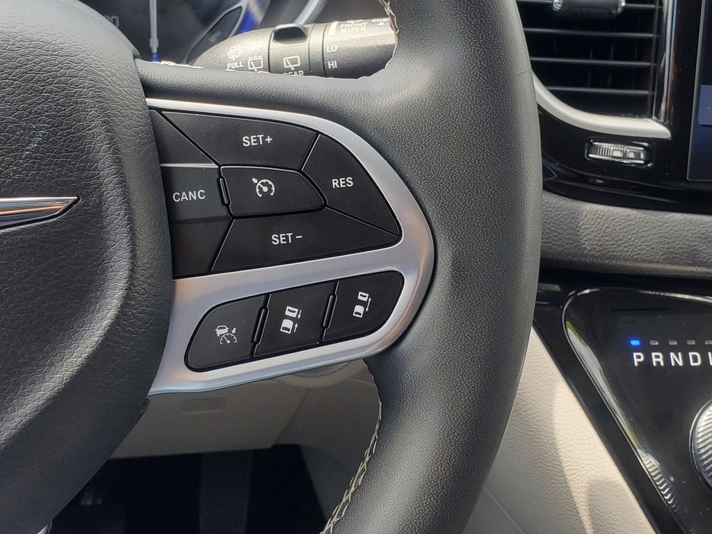 Used 2024 Chrysler Pacifica Touring-L FWD image 14