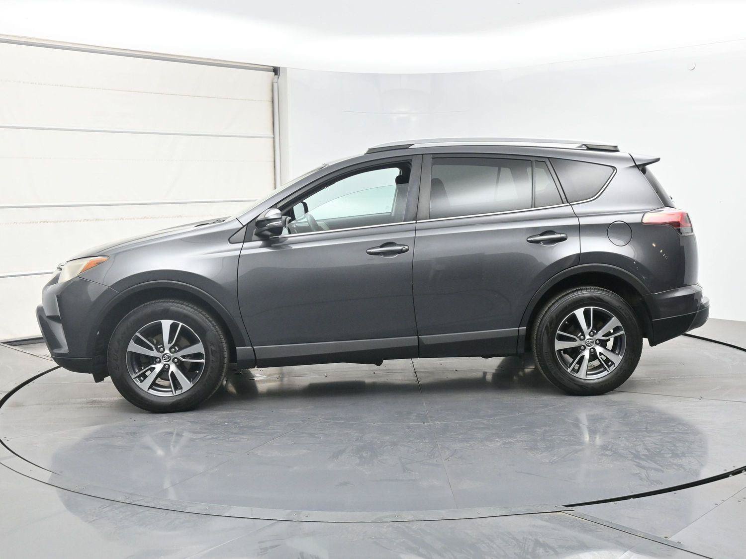Used 2018 Toyota RAV4 XLE w/ Plus Extra Value Package AWD/4WD image 18