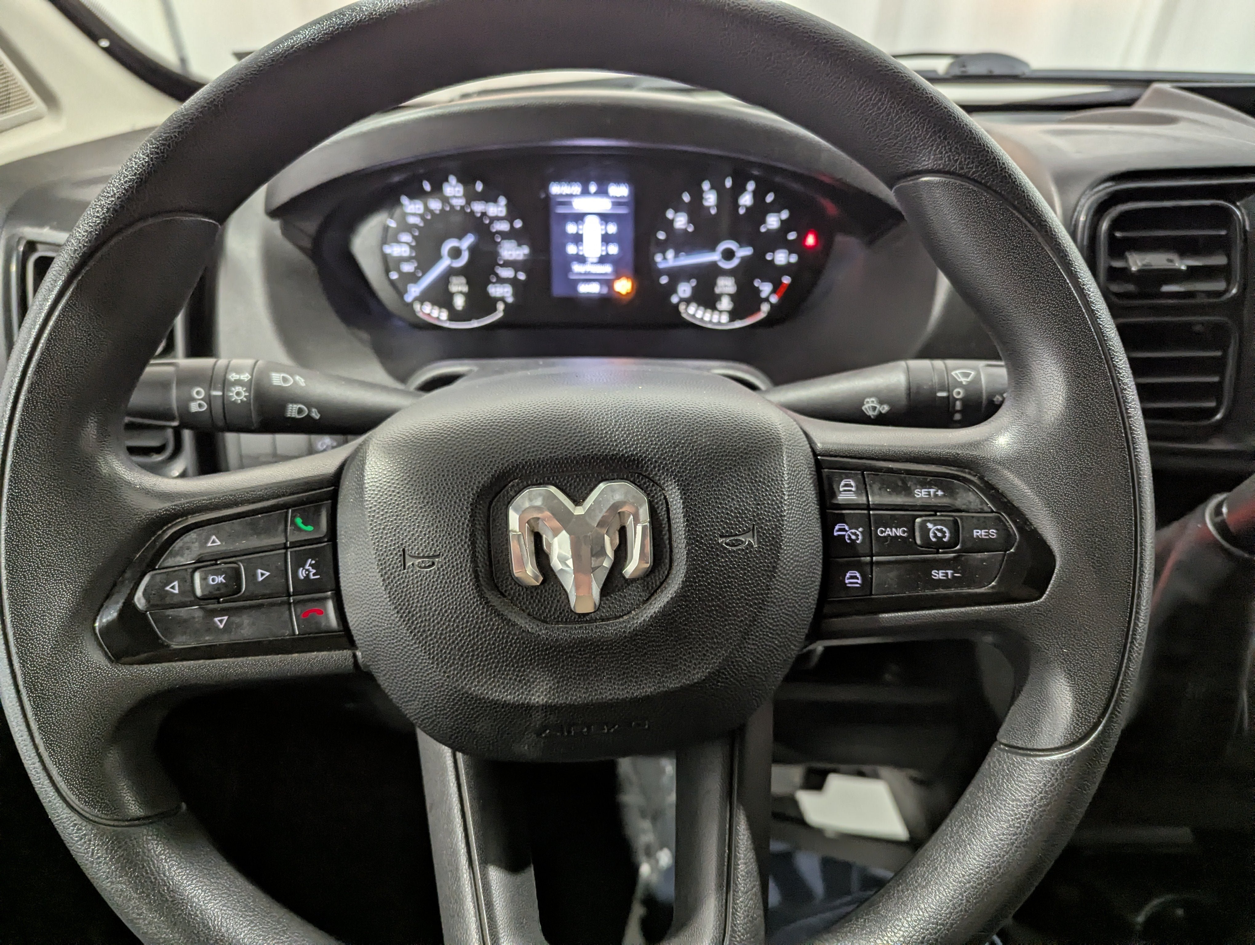 Used 2024 RAM ProMaster 2500 w/ Convenience Group FWD image 18
