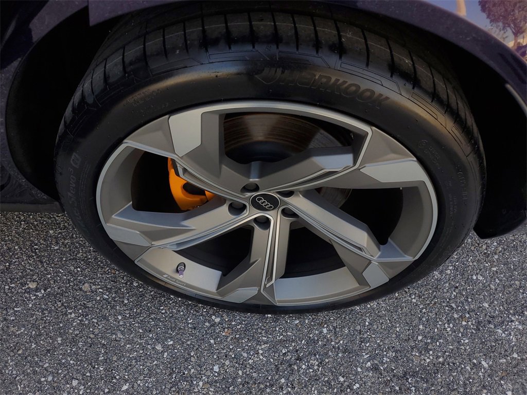 Used 2023 Audi e-tron S Prestige w/ Prestige Package image 28