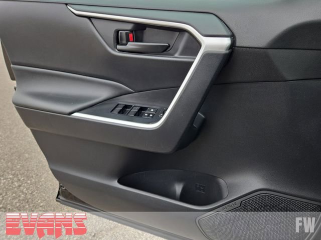 Used 2021 Toyota RAV4 LE image 14