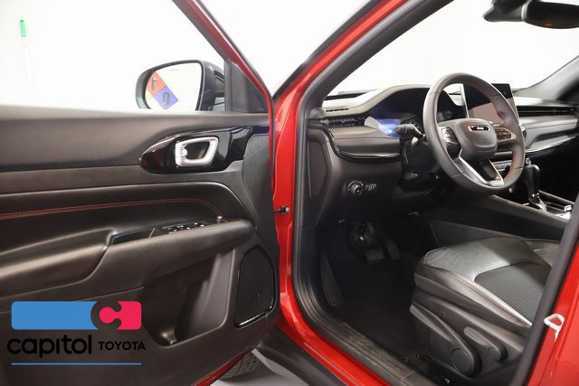 Used 2025 Jeep Compass Trailhawk AWD/4WD image 8