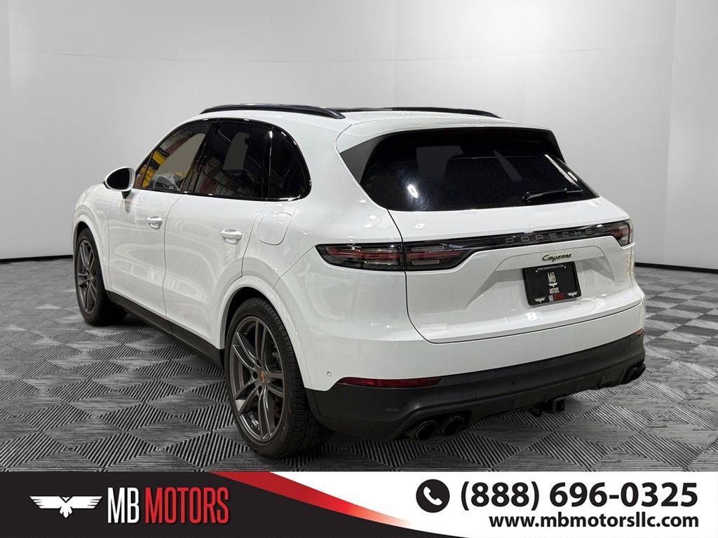 Used 2022 Porsche Cayenne Platinum Edition image 8