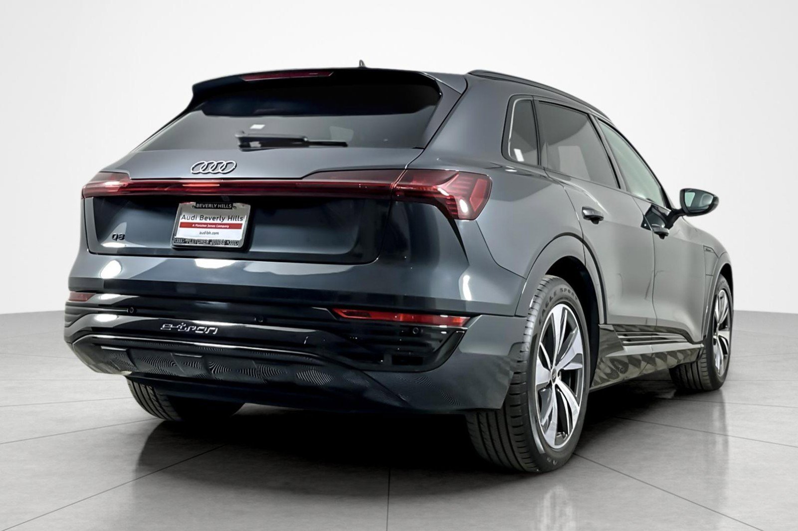 Used 2024 Audi Q8 e-tron Premium image 5
