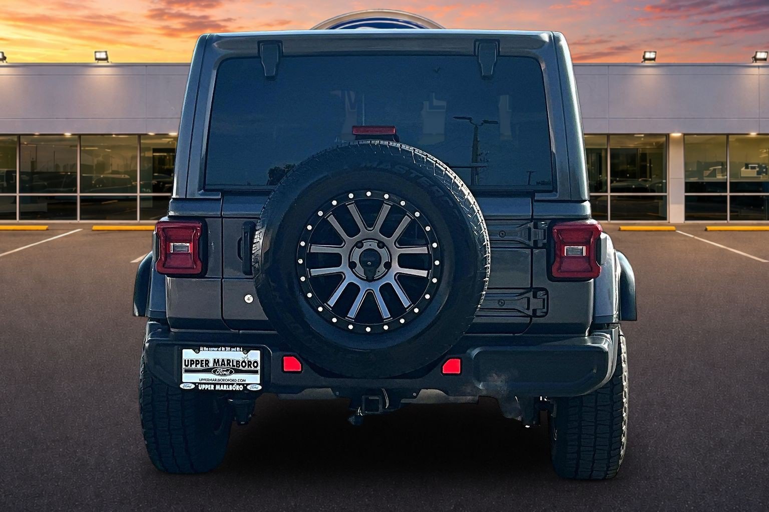 Used 2018 Jeep Wrangler Unlimited Sahara AWD/4WD image 4