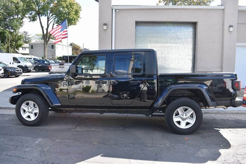 Used 2022 Jeep Gladiator Sport image 9