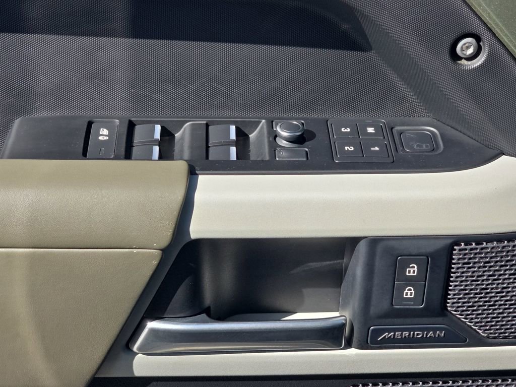 Certified 2020 Land Rover Defender 110 HSE AWD/4WD image 31