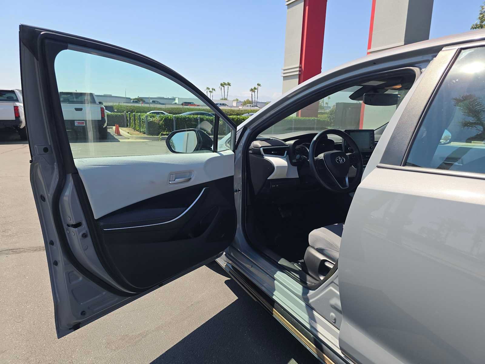 Used 2022 Toyota Corolla SE w/ Carpet Mat Package (TMS) FWD image 19