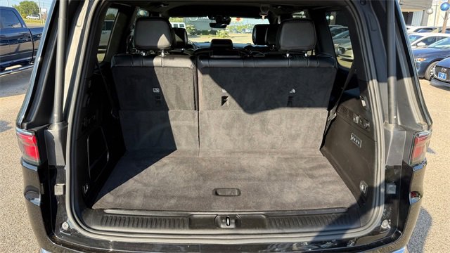 Used 2024 Jeep Wagoneer Series III w/ Flexible Seating Group image 32