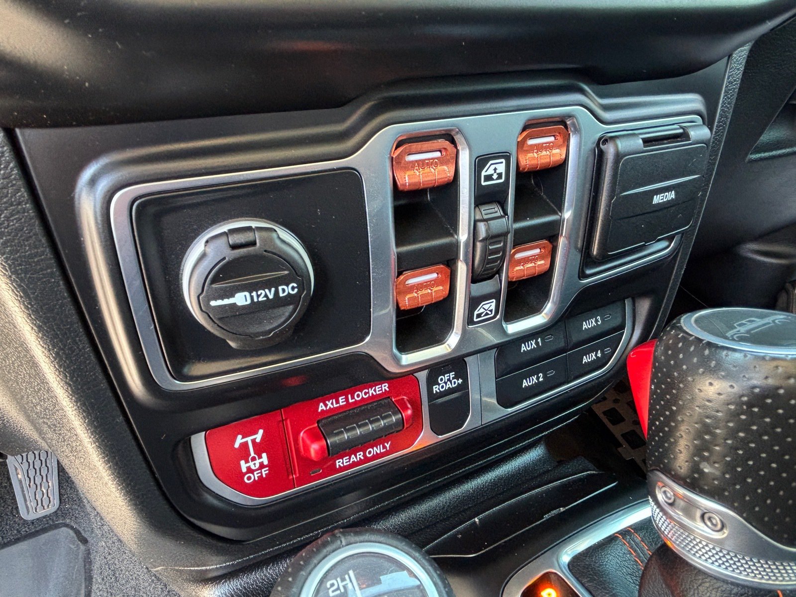 Used 2020 Jeep Gladiator Mojave AWD/4WD image 15