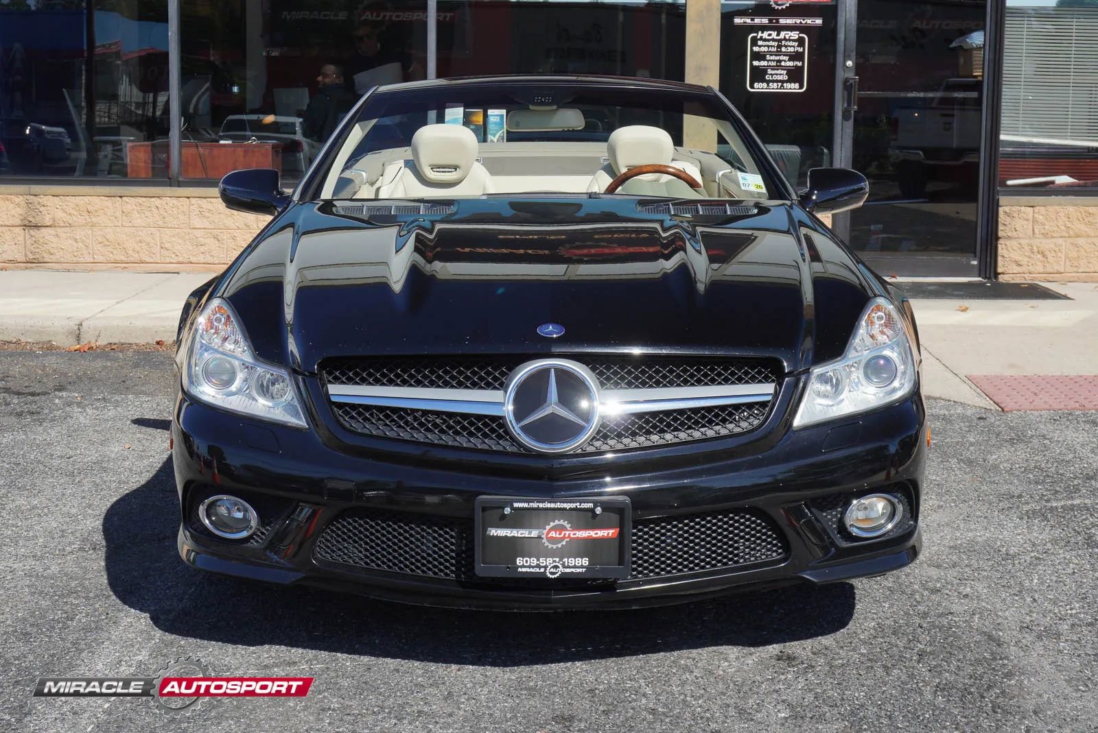 Used 2009 Mercedes-Benz SL 550 w/ Premium I Pkg image 2