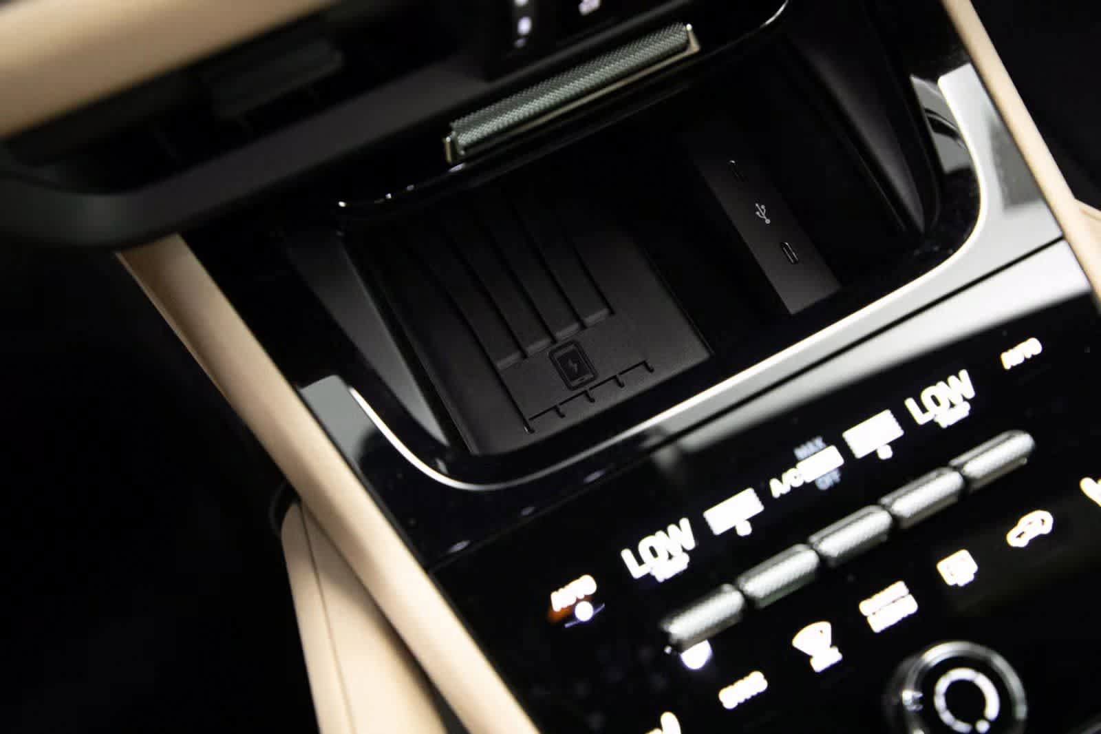 Certified 2025 Porsche Cayenne AWD/4WD image 24