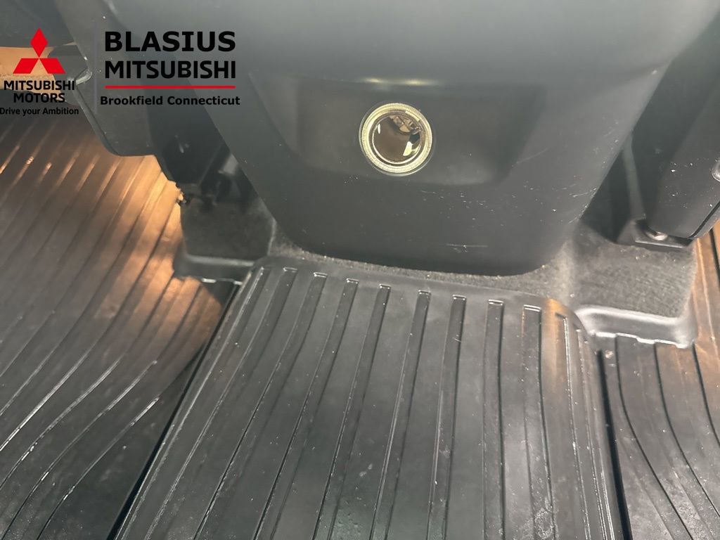 Used 2016 Volvo XC90 T6 Momentum w/ Momentum Plus Package image 35