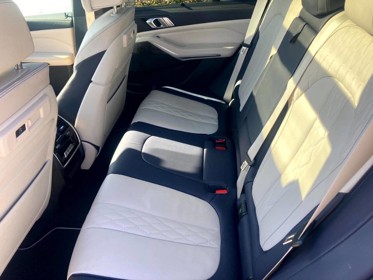 Used 2022 BMW X5 xDrive40i w/ M Sport Package image 15