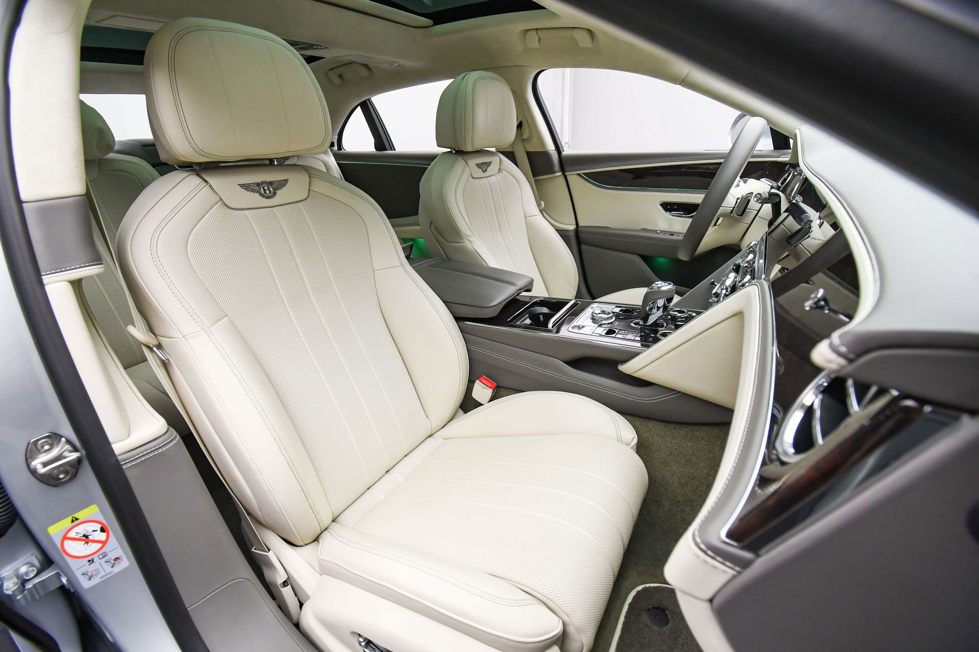 Used 2022 Bentley Flying Spur V8 image 18