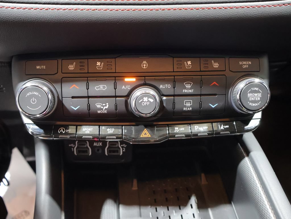 Used 2025 Dodge Durango GT AWD/4WD image 35